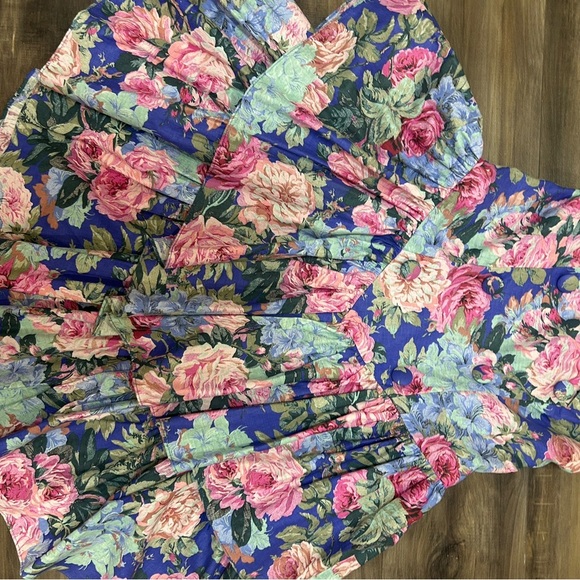 Retro Vibrant Floral Strapless Dress - Picture 2 of 4